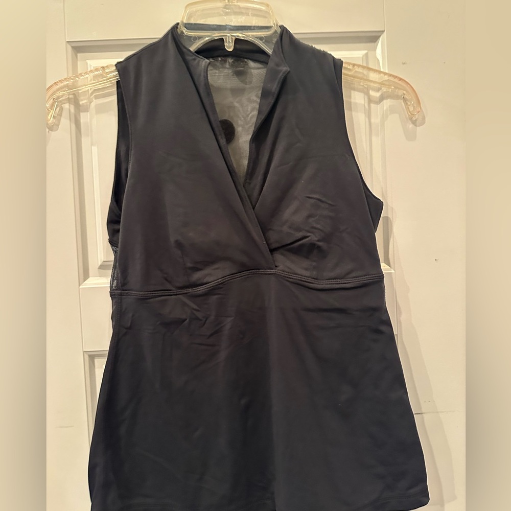 Lululemon black Tank with mesh back. Size 4 ❤️